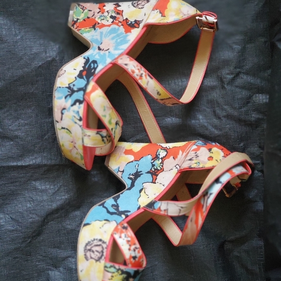 Shoes - Picture 2 of 4